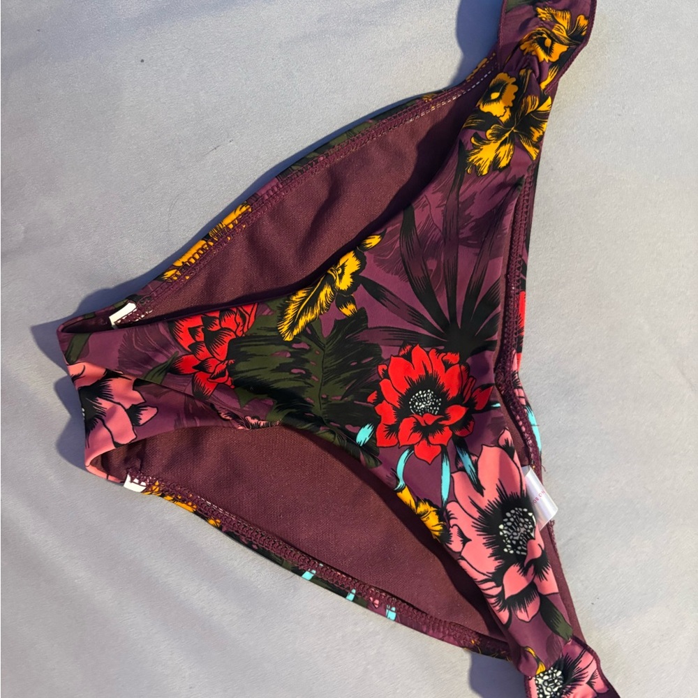 No Boundaries Floral Women’s Bikini Bottoms - Red and Purple